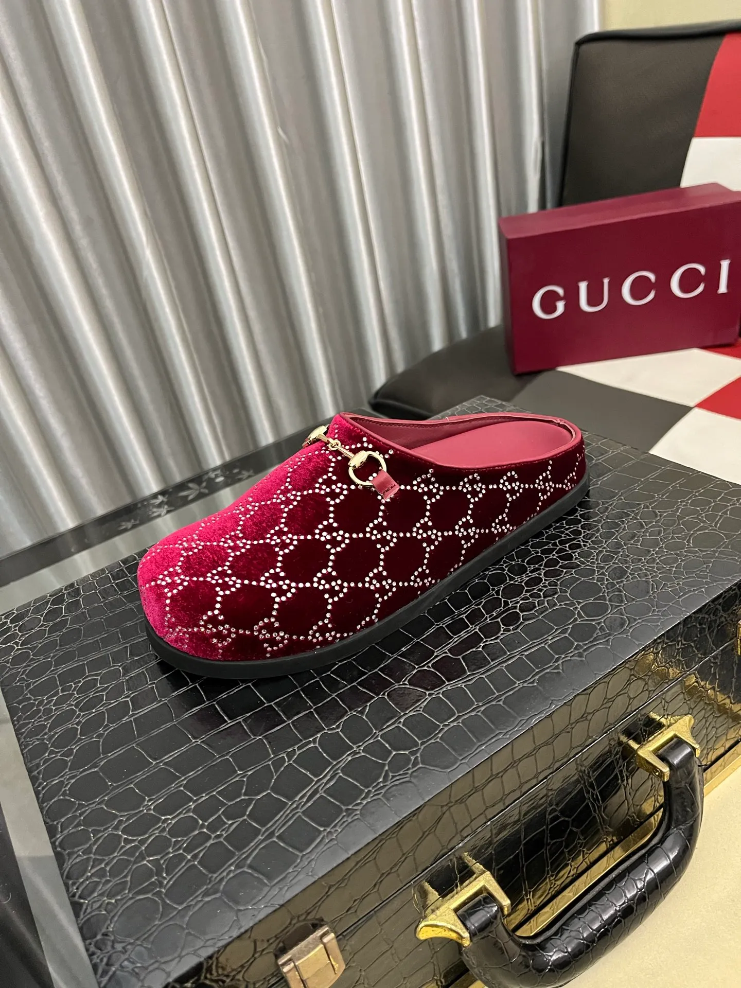 Ex-factory price: 460⌚️⌚️[Gucci] 2025 new season half-slip men's shoes, made of Italian imported first-layer frosted cowhide➕sheepskin lining, original hardware buckle, original combination of wear-resistant outsole, real shot 🎬 very comfortable on the feet, 4️⃣ colors available in sizes 38-44